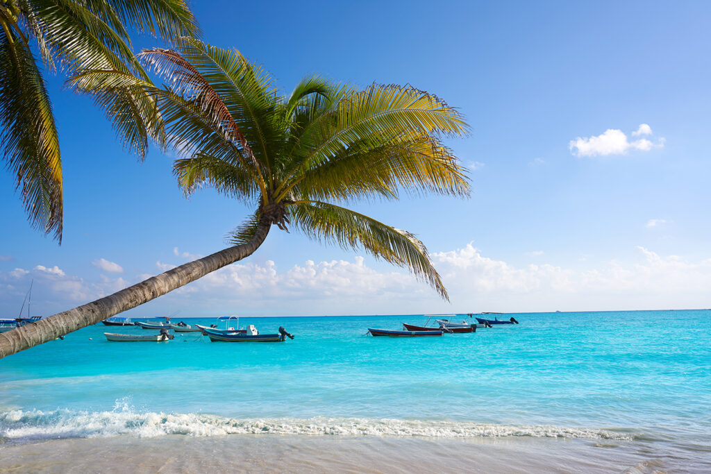 Viaja a Guatemala, Belice y Mexico a disfrutar de la playa y sus mejores atractivos como Chichen Itza o Tikal Cancún Playa del Carmen Isla Mujeres Selina Holbox