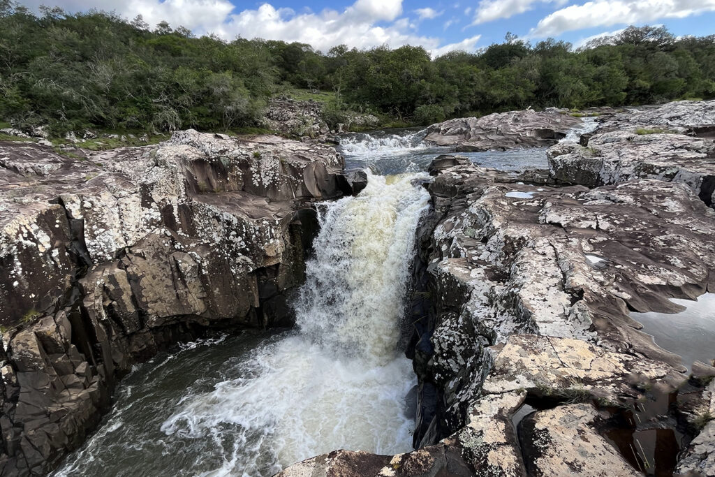 Descubre el afamado Valle del Lunarejo en Rivera Uruguay, sus mejores caídas de agua y paisajes, como la cascada del Indio y Grande
