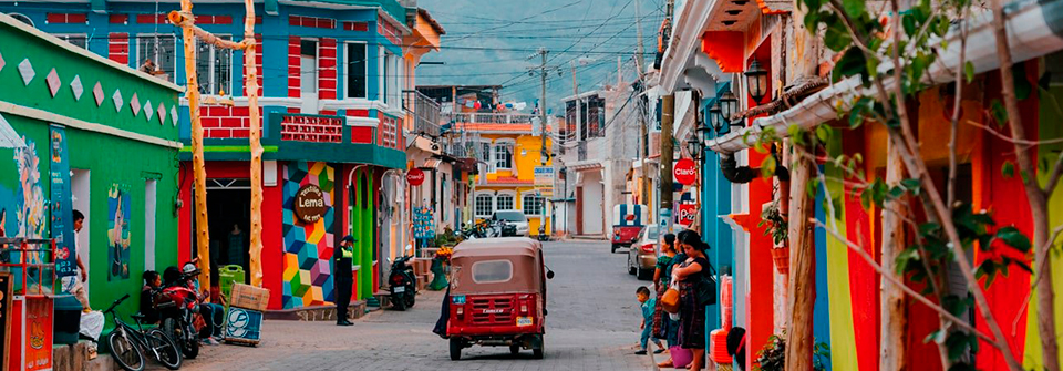 Viaje en grupo a Guatemala, Honduras y El Salvador para visitar Antigua, Volcán de Fuego Acatenango, Lago Atitlán, Ruinas de Copán, Volcán Santa Ana. Salimos de Argentina y Uruguay.