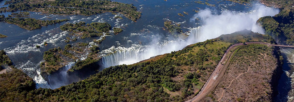 Viaje en grupo por Sudáfrica, Zimbabue y Botsuana desde Uruguay y Argentina. Visitamos Cataratas Victoria, Victoria Falls, Parque Nacional Kruger, Chobe y Delta del Okavango, Ciudad del Cabo, Montaña de Mesa, Pingüinos y mucho más
