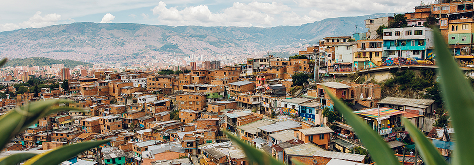 Descubre las mejores playas y rincones de Colombia en este viaje grupal, conoceremos Guatapé, El Peñol, Cartagena, Medellin, Comuna 13, Bogotá y mucho más